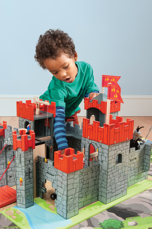 le toy van lionheart castle