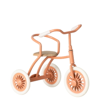 Maileg Abri à Tricycle with Shed for Mouse - Coral